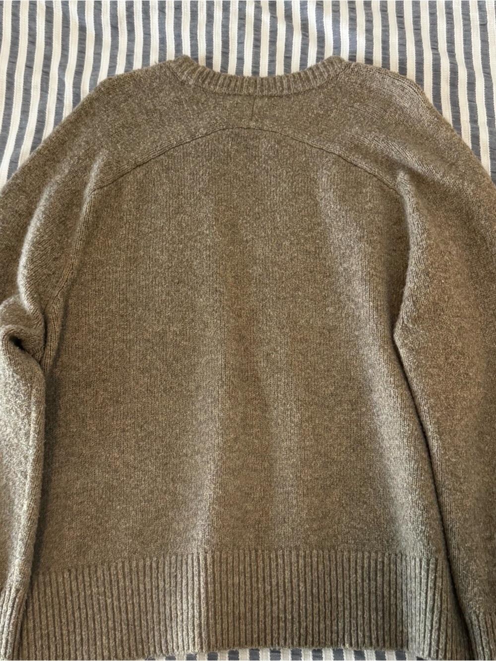Abercrombie Women's Crewneck Sweater - Picture 4 of 4